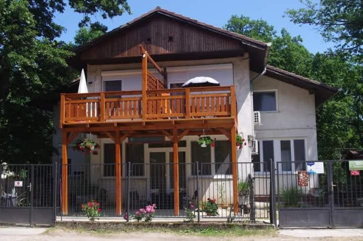Hotel Toelgyfa Vendeghaz à Balatonszepezd Extérieur photo