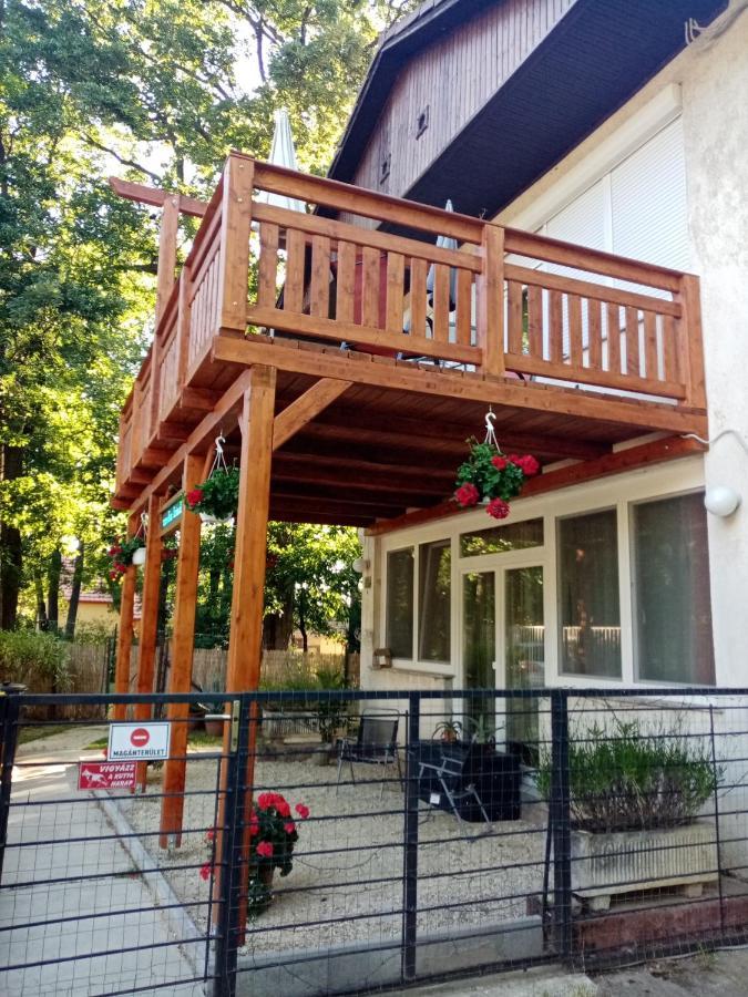 Hotel Toelgyfa Vendeghaz à Balatonszepezd Extérieur photo