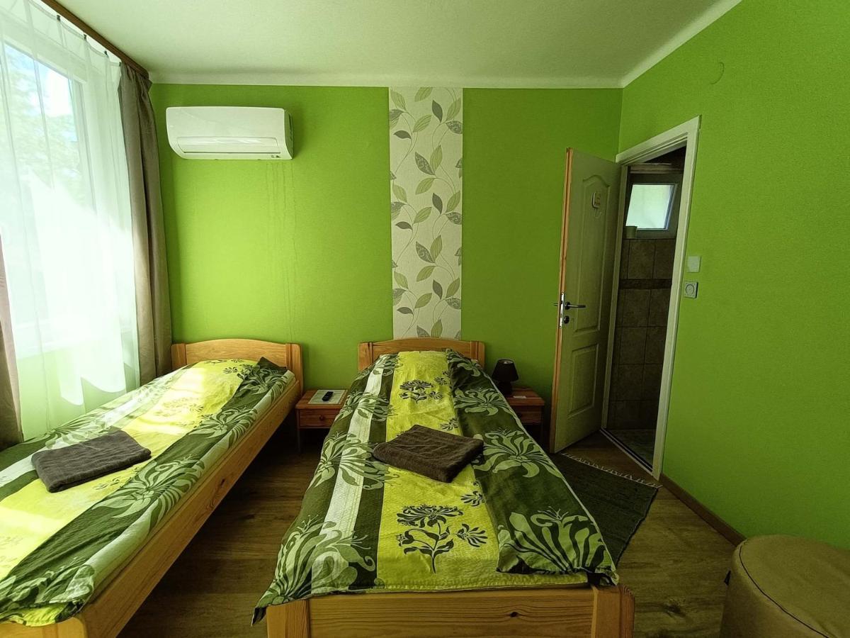 Hotel Toelgyfa Vendeghaz à Balatonszepezd Extérieur photo